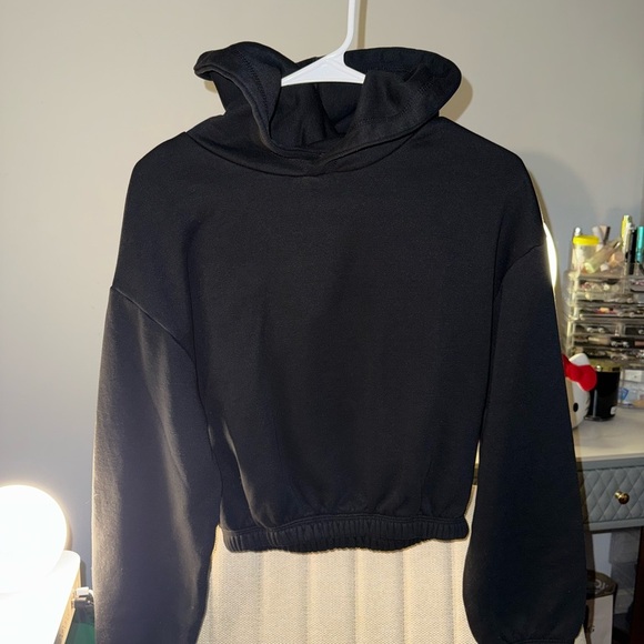 Zara Sweaters - Cropped Zara Black Hooded Sweater